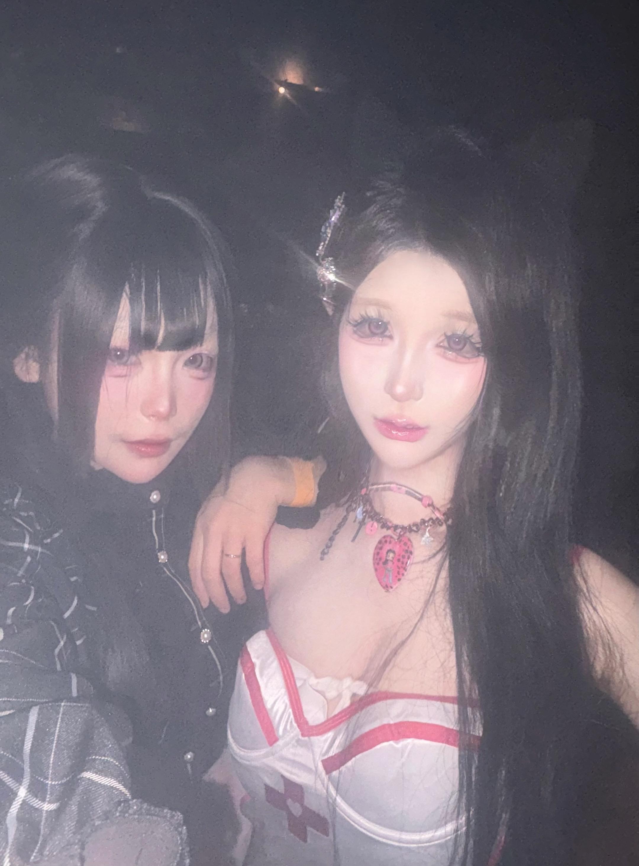 按下暂停键。暂停世界的纷扰，暂停他人的目光。只播放属于我们的、未经剪辑的真实。