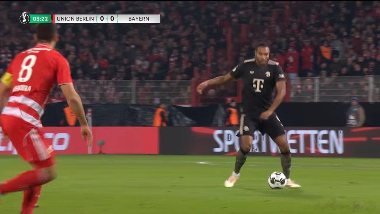 🚨每當喬納森·塔觸球時，聯盟球迷都會發出噓聲❗️［Sport1 ］：柏林聯合球