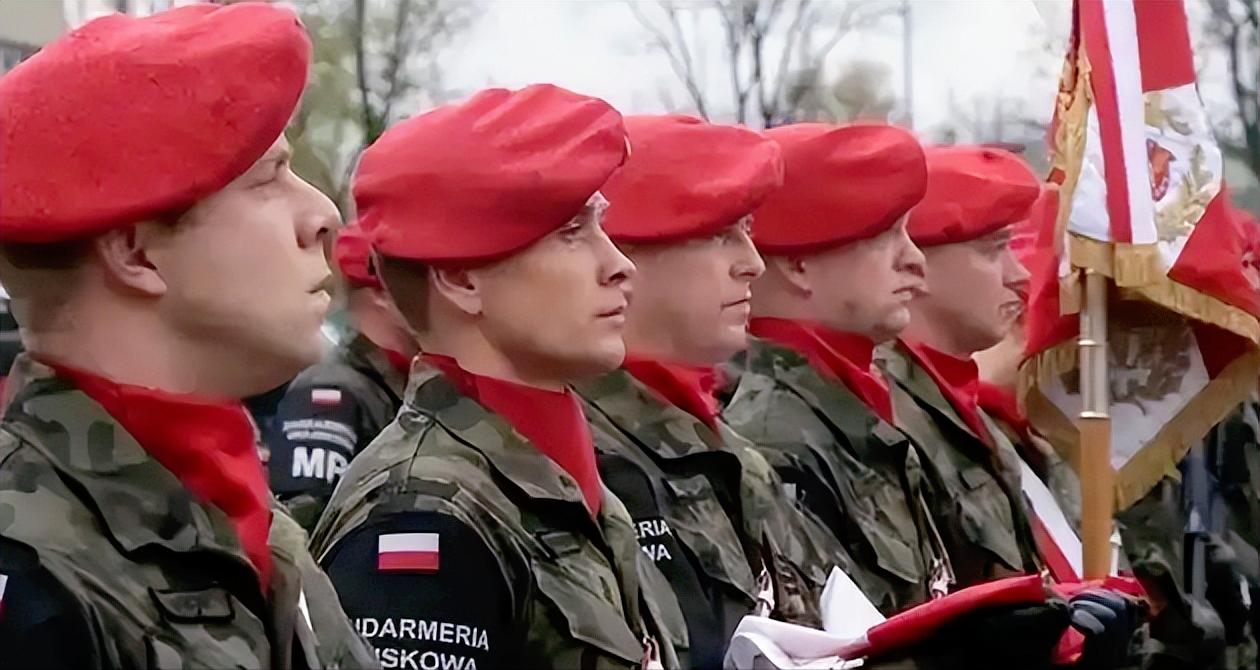 波兰这是真急了，刚放出一个大招，2026年要招30万人当兵搞训练，关键还不是强征