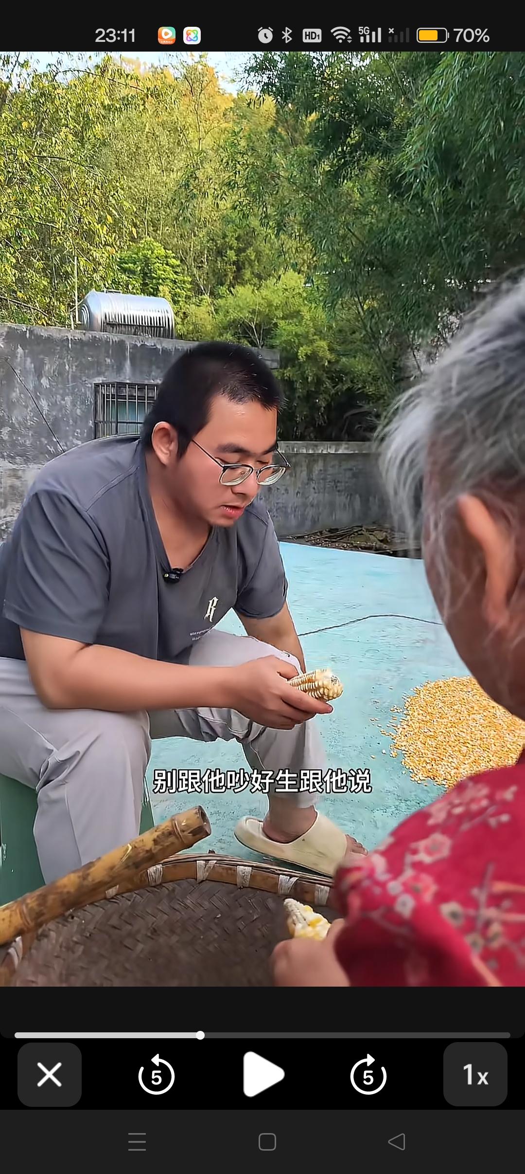 胡龙要去福建啦，要去那边把户口迁回来！😍



爸爸妈妈还是很担心胡龙的这次出