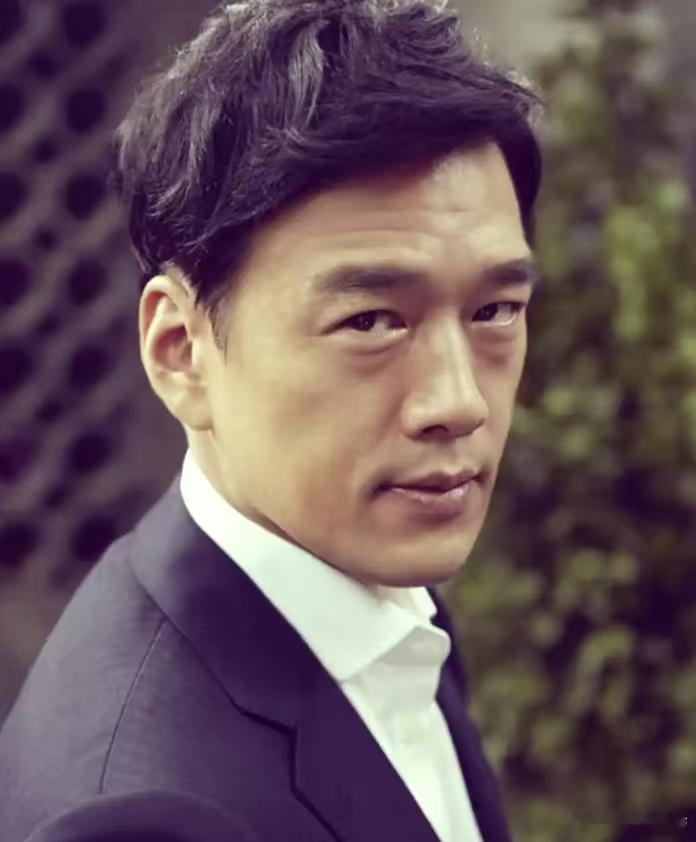 演得了霸总，玩得转综艺，自带豪门气场又接地气，这就是内娱独一份的舅舅含金量！ 