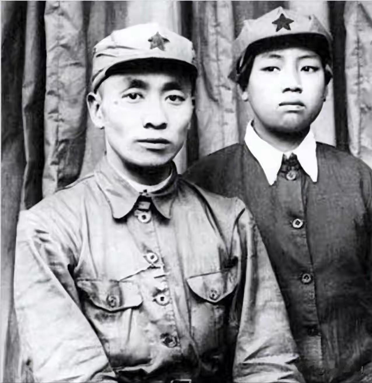 1924年，18岁的谭政与15岁的陈秋葵成婚，她乃大将陈赓之妹。婚后不久，陈秋葵