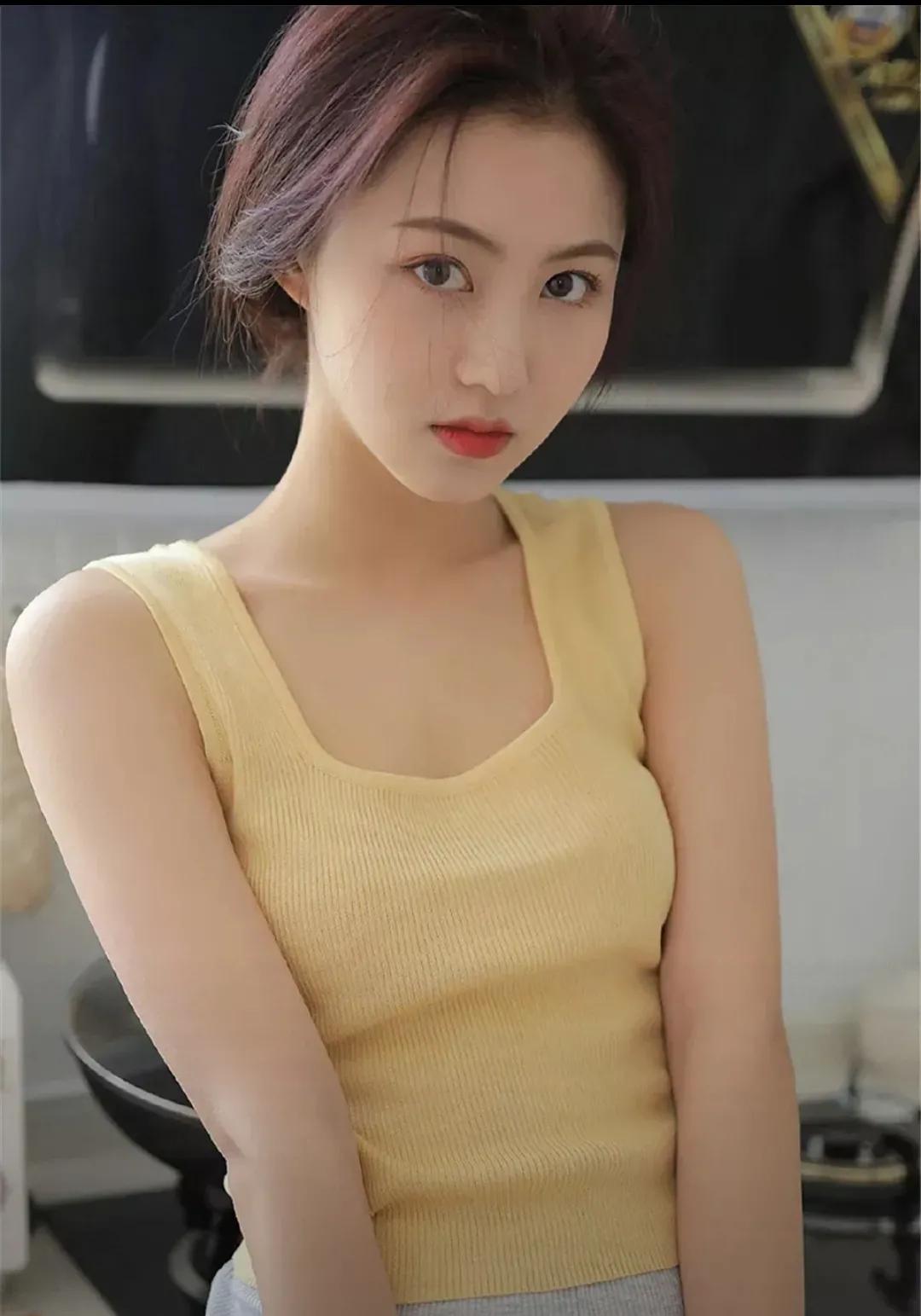 小丽，一个94年出生的女孩，一直是父母心中的牵挂。尽管父母为她介绍了无数个相亲对