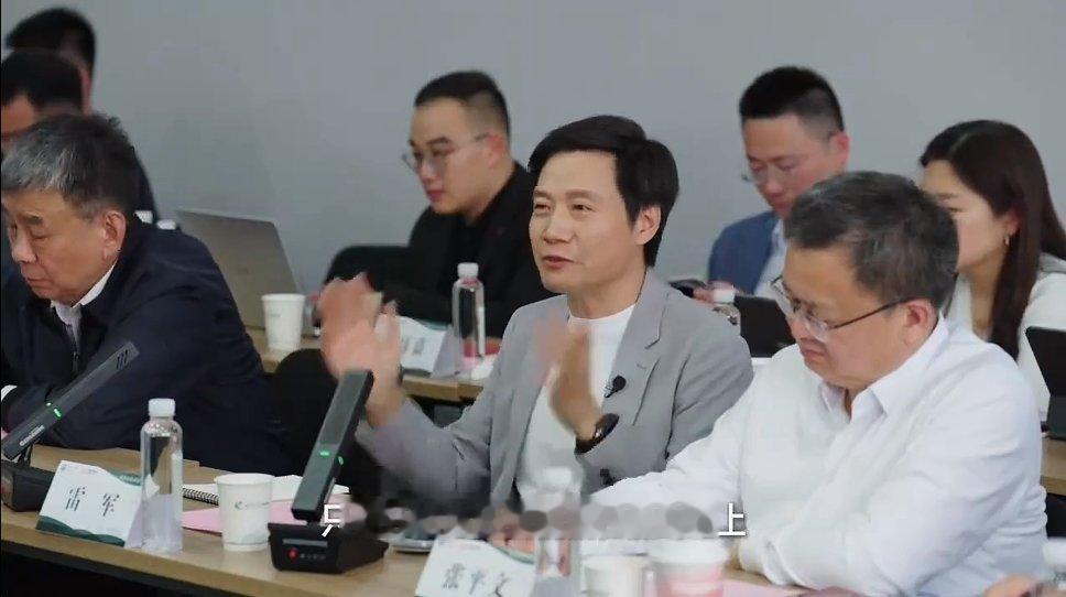 梁文锋坦承华为芯片落后英伟达两年用雷军的话说：只要开始追赶，我们就走在赢的路上。