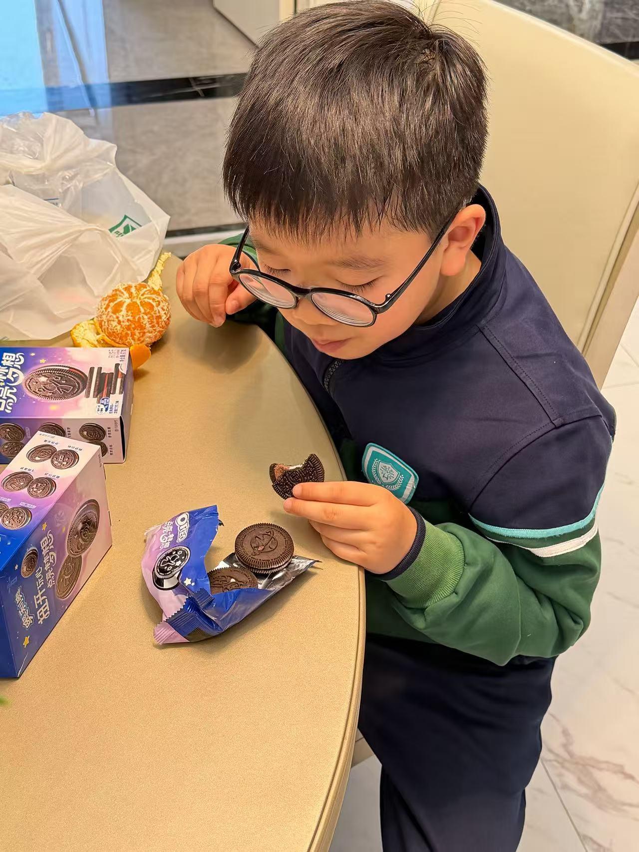 一个吃货看，看进去以后的表现就是，连吃的也要马上get同款我当真是才知道奥利奥内