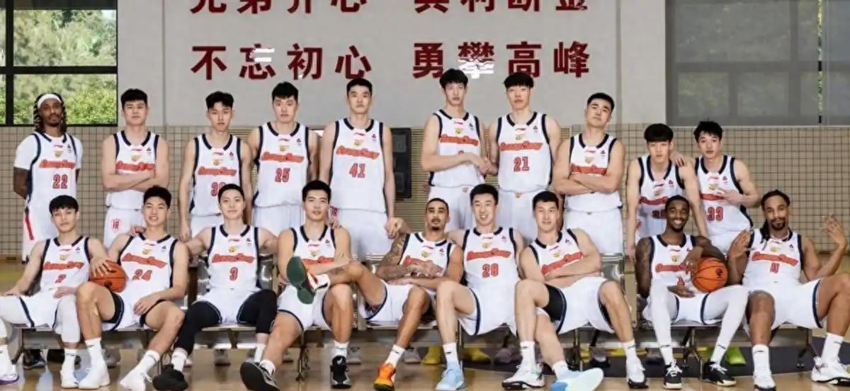 广东队新消息：胡明轩随队出征山西，徐杰患肠胃炎，拉科参加朋友婚礼！

最近广东队