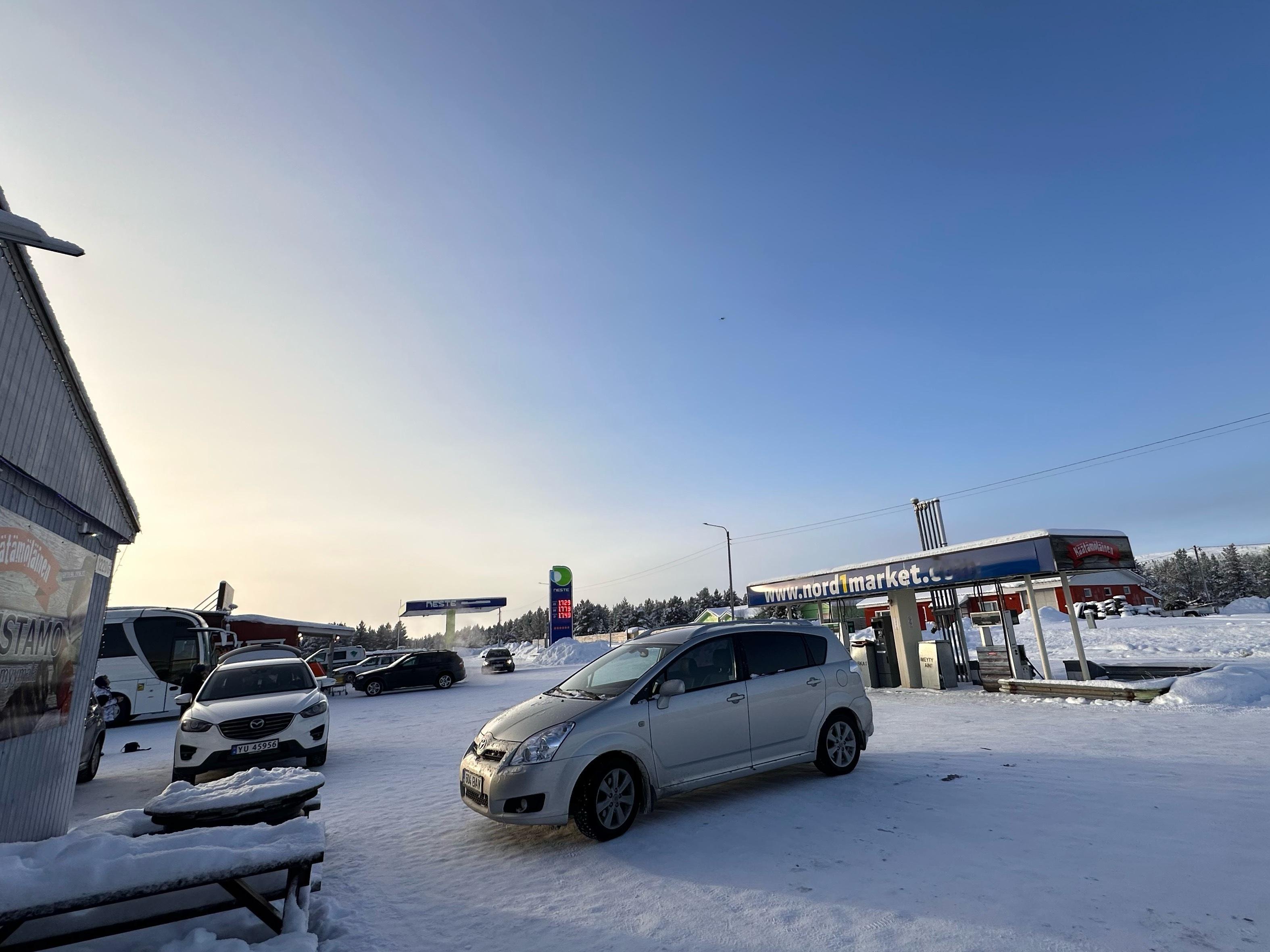 芬兰挪威边境最后一个加油站 