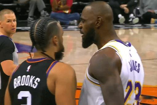 东契奇谈詹姆斯和狄龙的冲突：

“我们都清楚狄龙那家伙想要干嘛。”

“他就是干