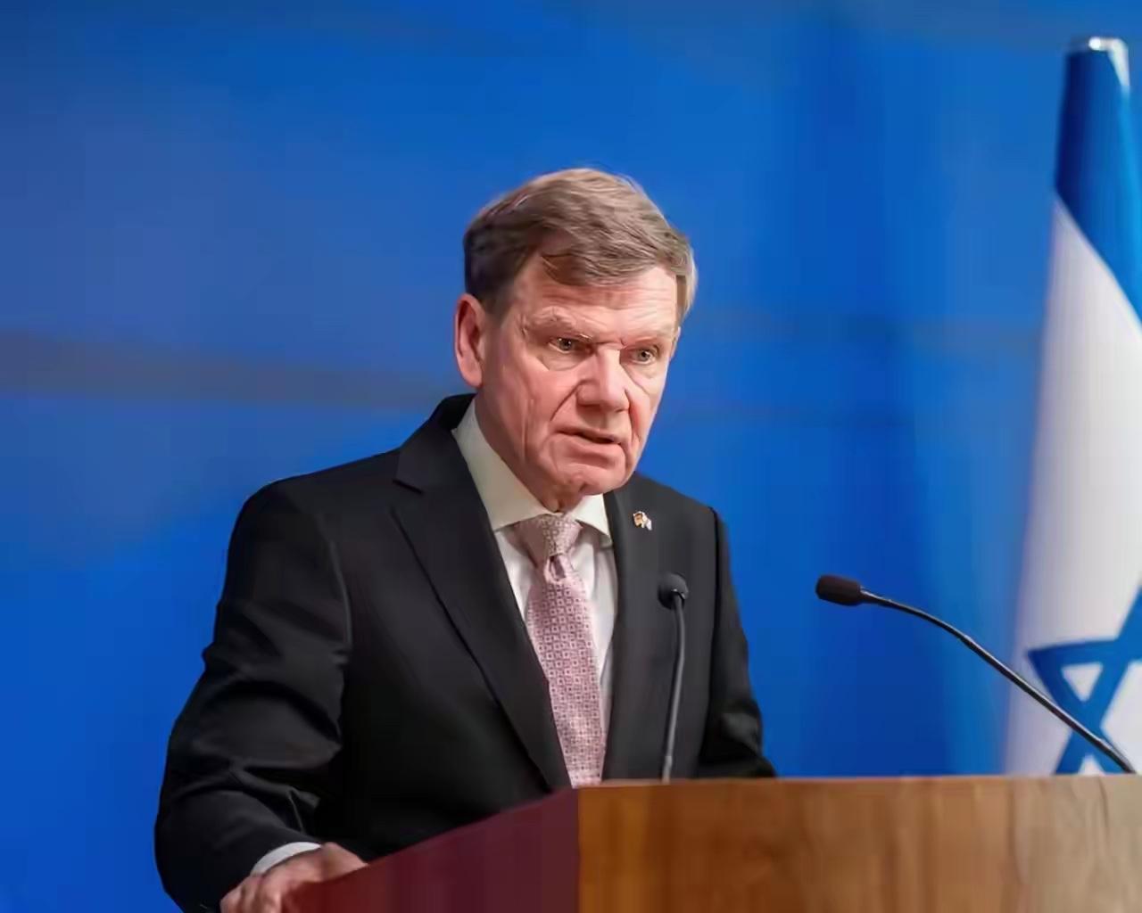 就在刚刚

德国外长突然宣布了自己的立场：不支持以武力改变台海现状。据媒体报道，