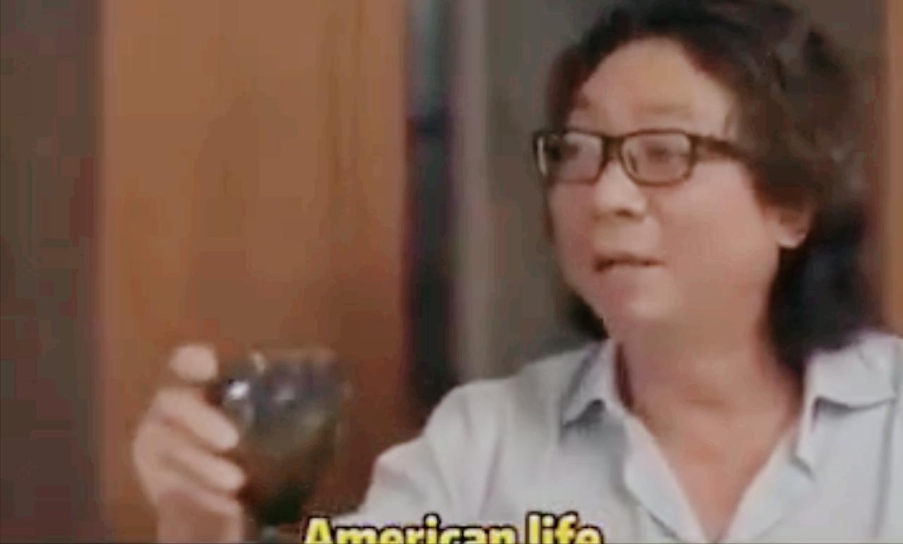 讽刺一幕：许知远对话费翔，费翔全程努力说中文，许知远却不停冒英文。

最近，一个