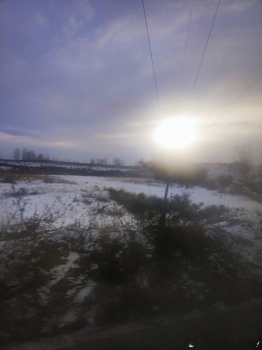 早安 早安～分享回家路上的雪景人生就是一种追求，一种努力，一种期盼。渴望着把梦想