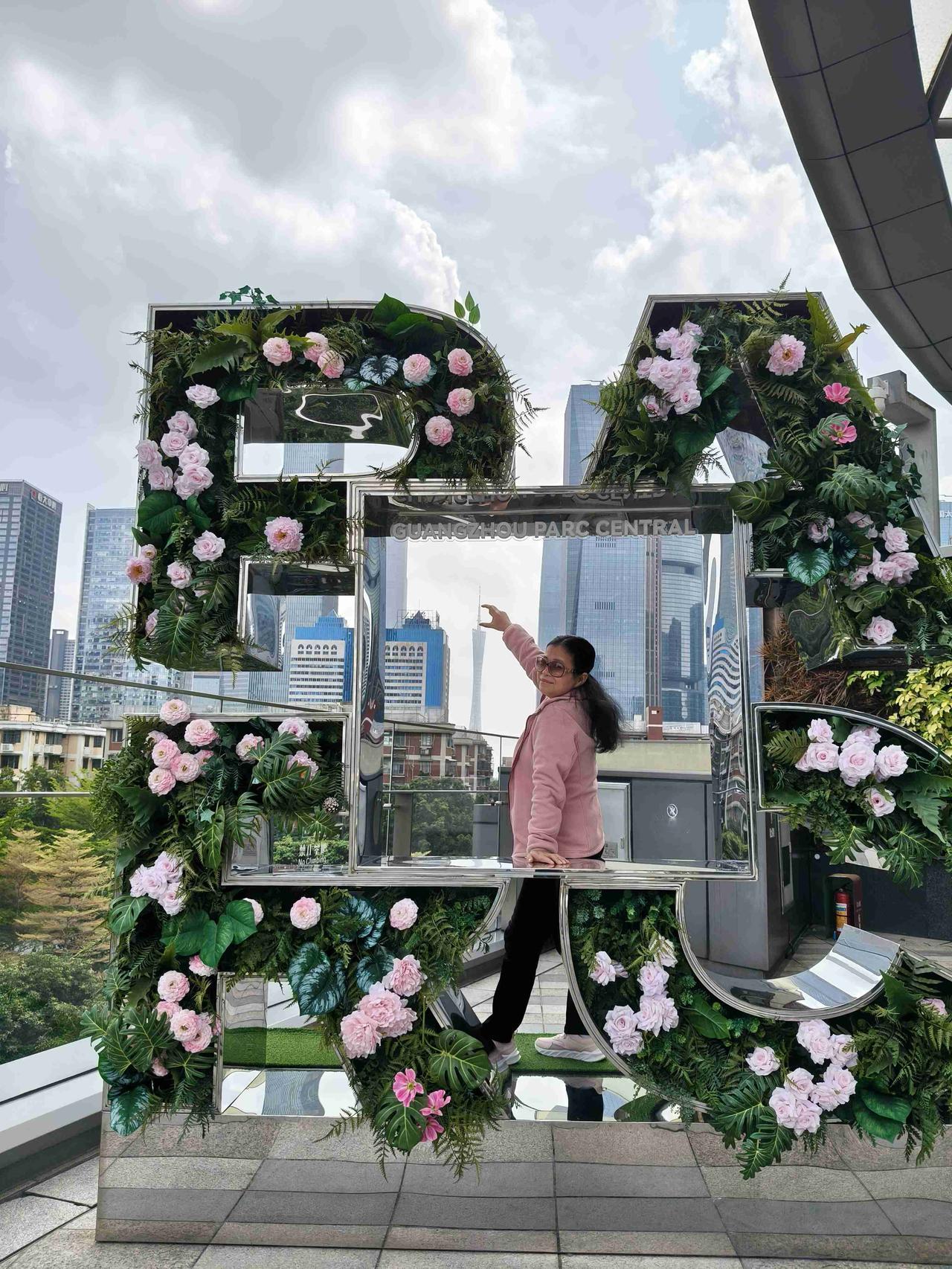 广州天河，发现城市中心一个不错的打卡点，可远观小蛮腰、东塔、西塔，近看中信、正佳