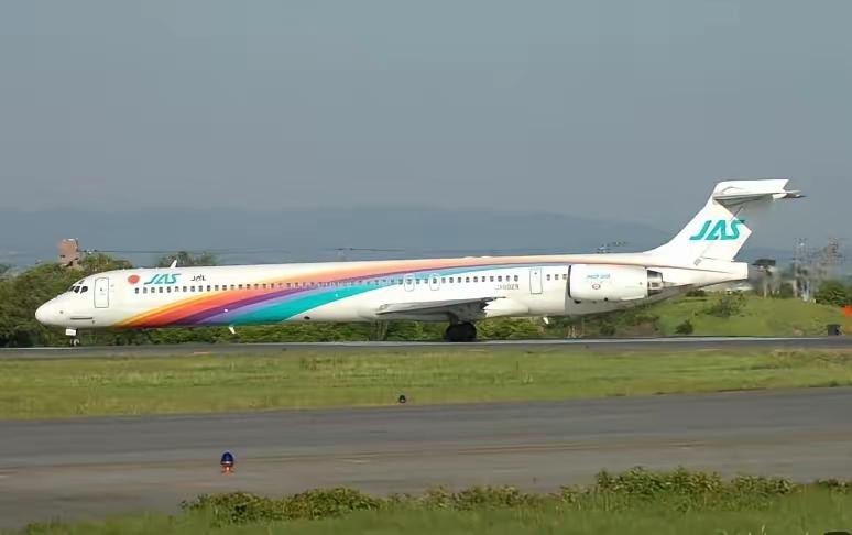 日本航空紧急开会！7月1日起过中国领空，规矩全变了 。
​东京羽田机场附近的日航