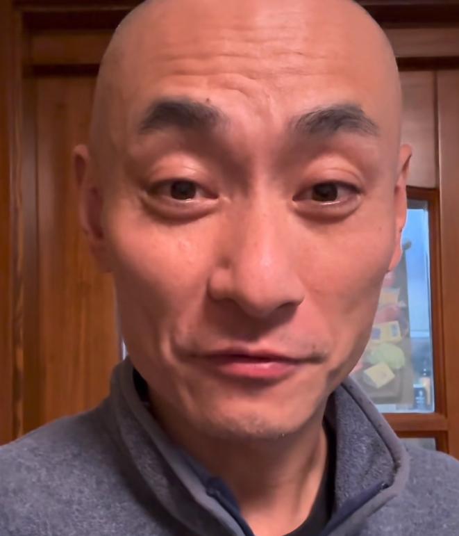 6月16日，跟朱一龙一起在长城打鼓的当事人，活动鼓具提供者，叶松源公开道歉！
向