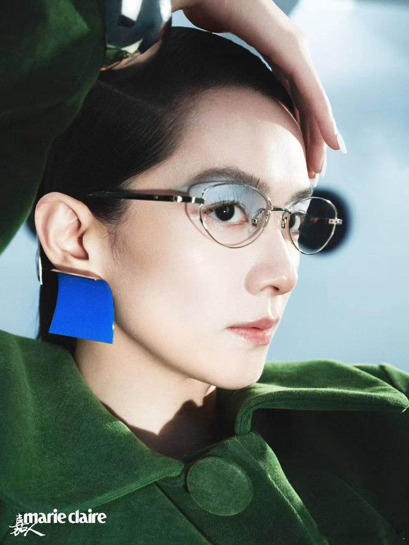 陈昊宇嘉人七月刊封面陈昊宇好考验骨相的造型 从之前的五大首封到现在的嘉人第二封，