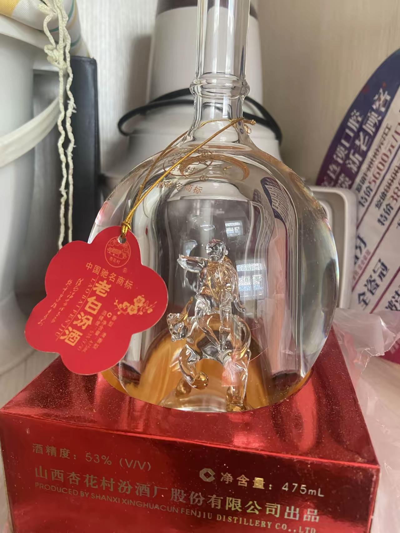 湖北白云边，山西汾酒。哪一个更好喝？汾酒是清香型，喝着挺甜。白云边酒没喝过，但也