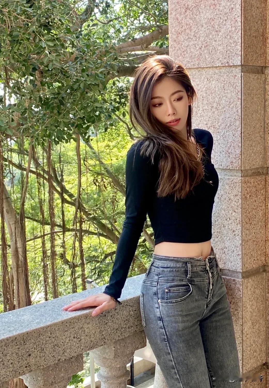 39岁美女性感女仔装美照性感女性穿着 性感美女穿搭 时尚性感少女