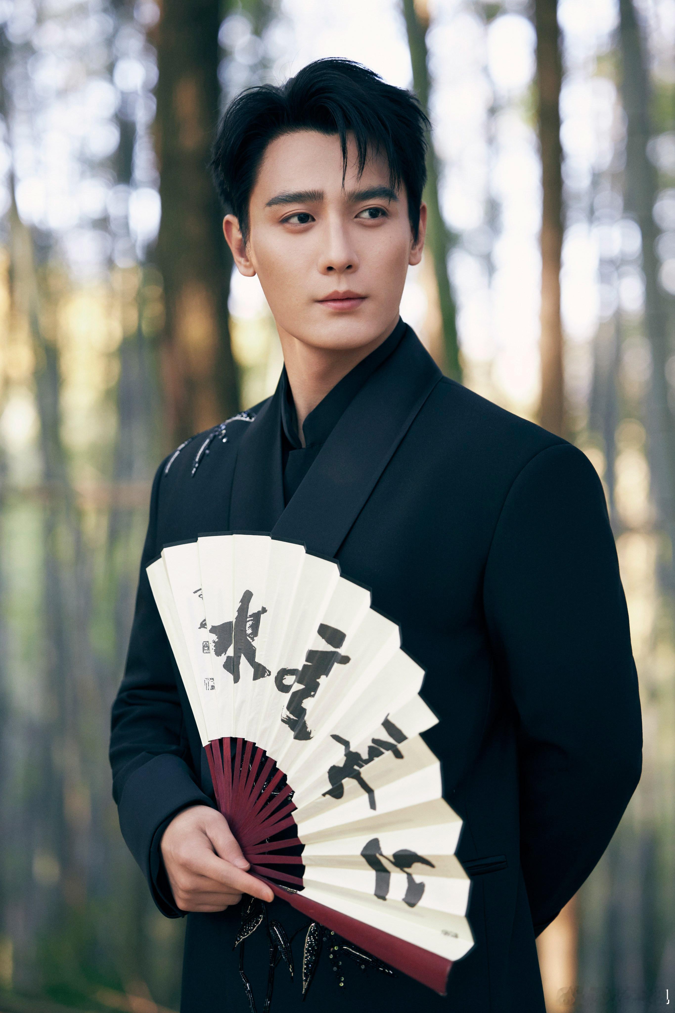 一人千面，双生入局。欢娱影视演员今日出席《玉茗茶骨》茗门佳宴开播首映礼。 