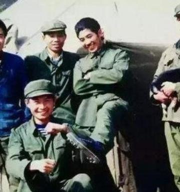 1979年，黄干宗被两个越南女兵抓走，他已经做好赴死的准备，谁知女人却说：“我们