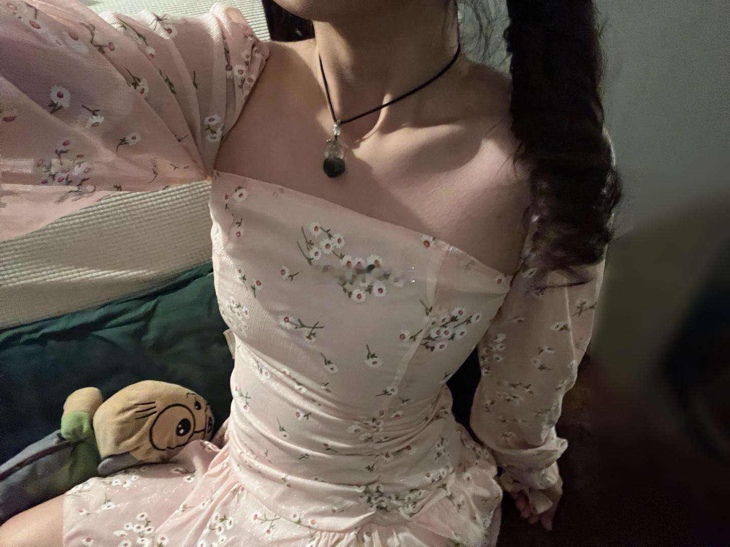 #大理寺少卿游全员吸猫#  大晚上睡觉前卷个大波浪 穿个小裙子美一下 嘿嘿 没错