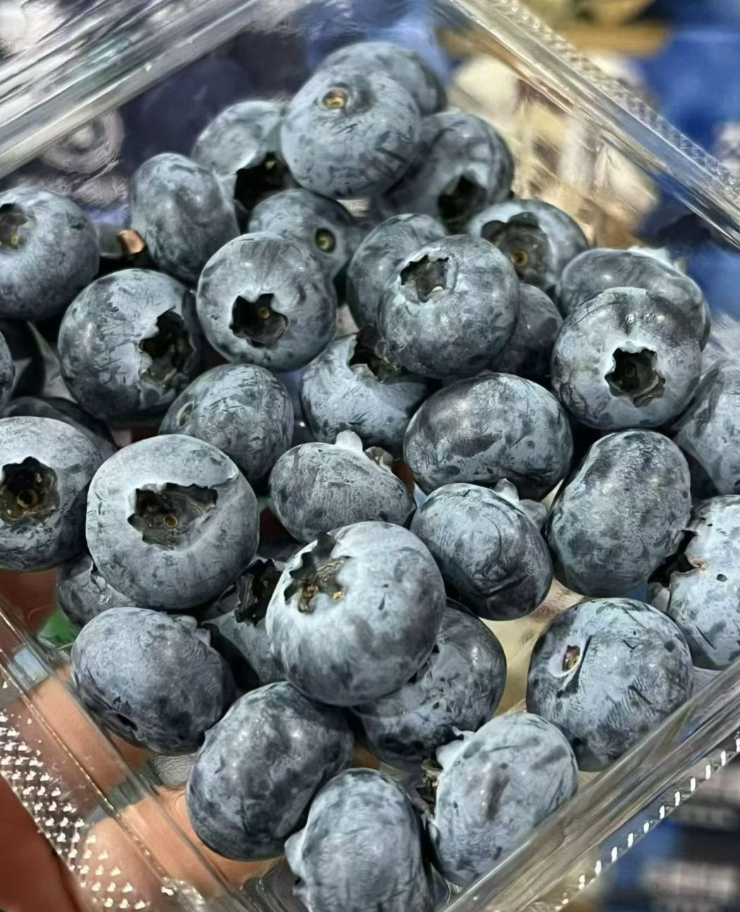 每天一条冷知识 像蓝莓、葡萄在清洗之前，表面有一层白霜，这层白霜实际上是果实自己