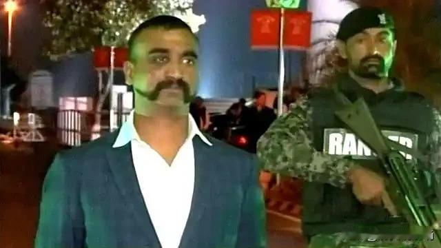 印激烈反驳7架战机被巴方炸成残骸巴基斯坦总理的发言戳到了印度人的肺管子了，印度是