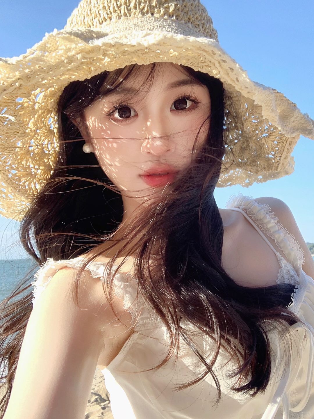 阳光落在脸上好漂亮喔