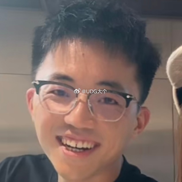 是不是开美颜了你看看给这人造的，不知道的以为十八岁呢