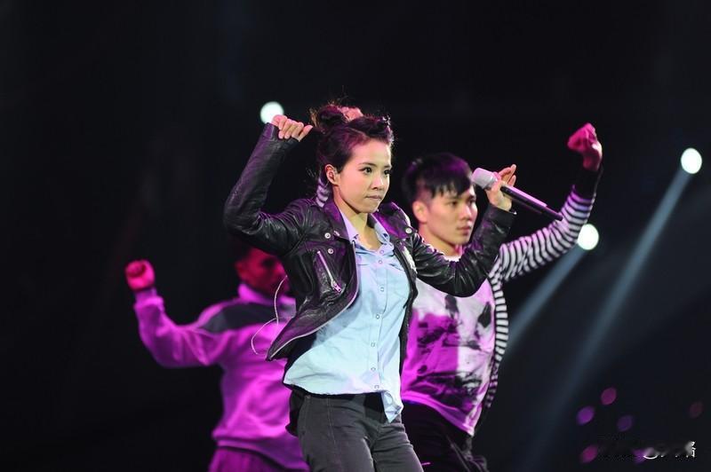 湖南卫视跨年彩排简直杀疯了，甜得能齁死人！12月30日张凌赫生日这天，他现身彩排