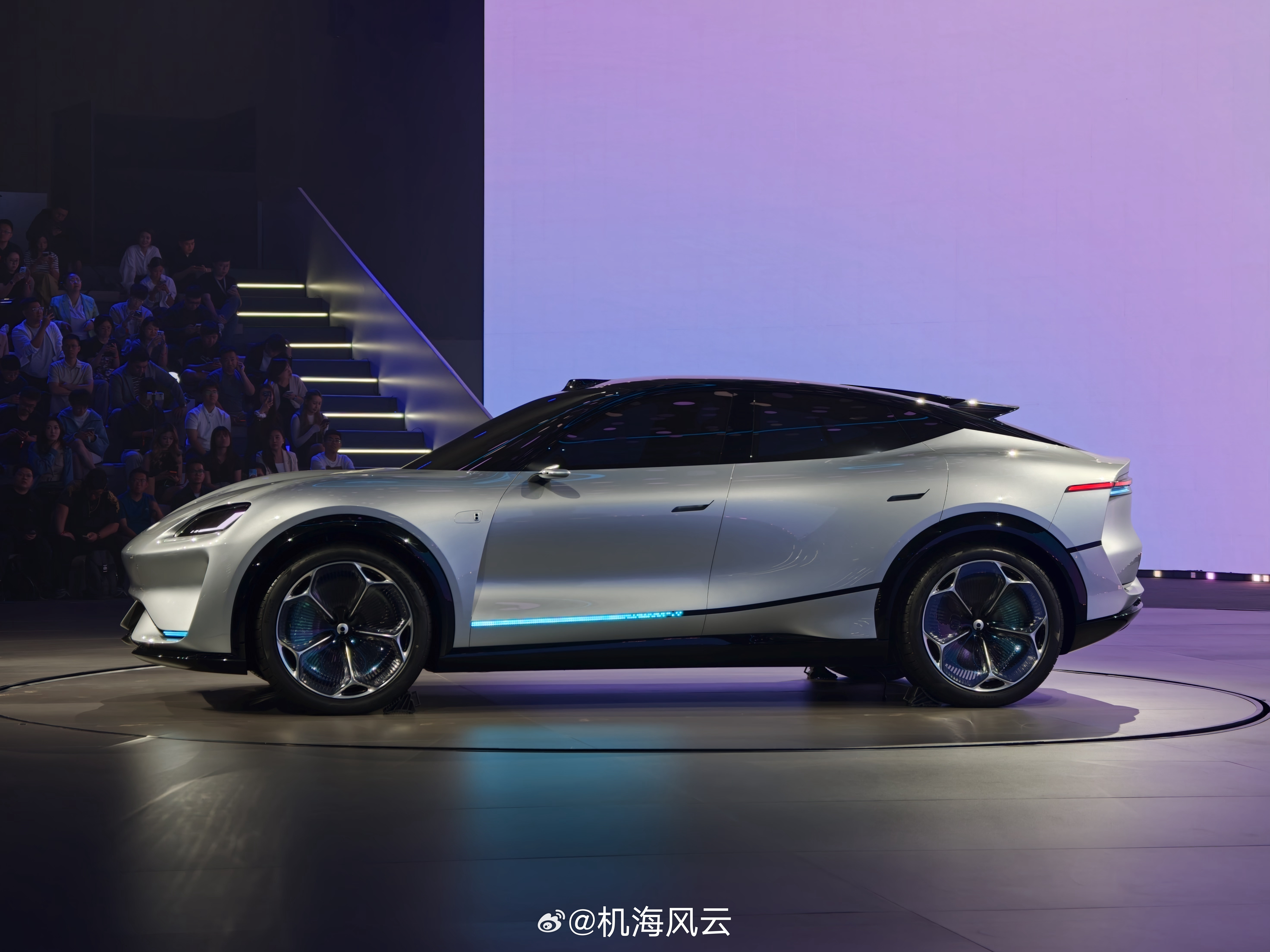 赛豆汽车正脸阿维塔 赛豆汽车AIVA发布会确实不丑，有股子科技范 