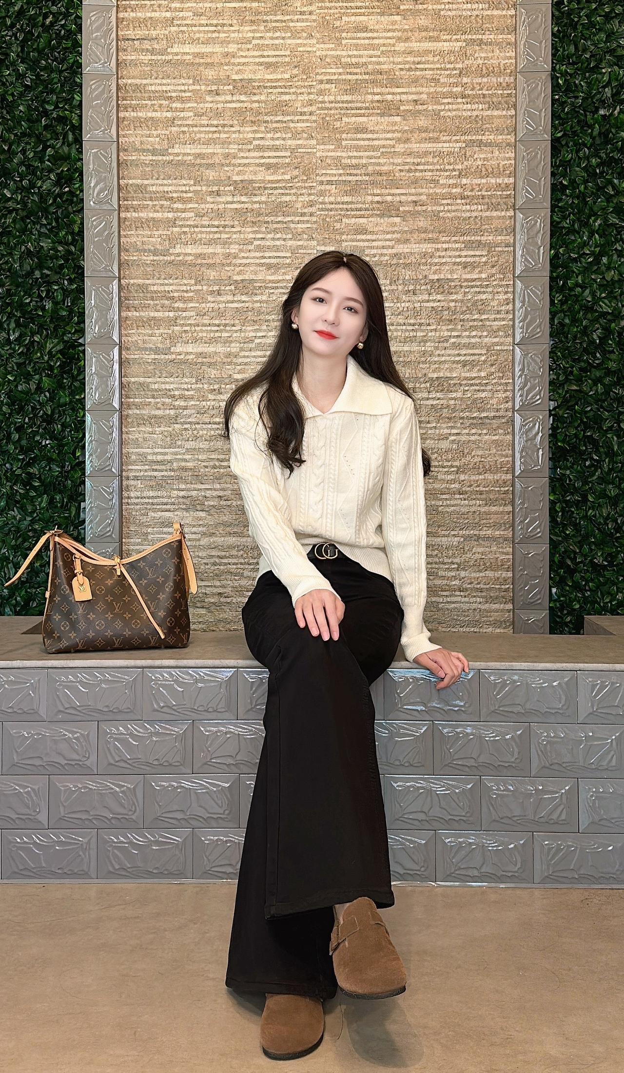 慌什么，才三十岁而已，大姨妈还在，继续装嫩继续疯癫，中年是年龄，少女是心态，努力