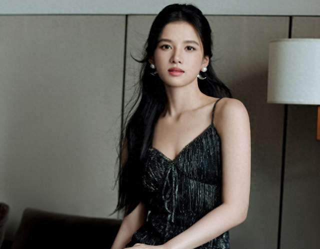 顶级骨相美女张婧仪
