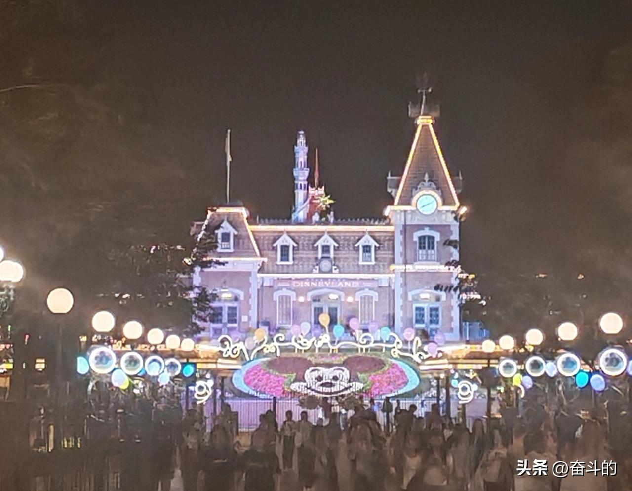 380元游港珠澳？
 
380块钱就能玩港珠澳五日四晚，包吃包住还包交通，听着是