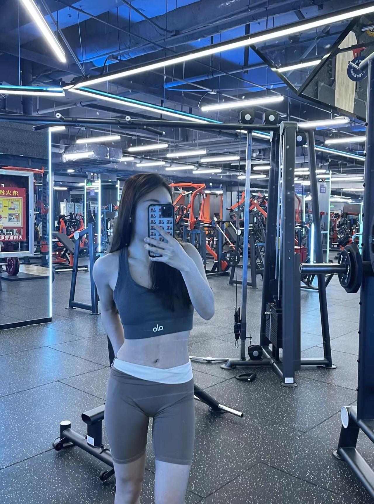 要瘦到多少斤才能和自己和解？原相机ootd穿搭 一起野个好身材 inmyfeel