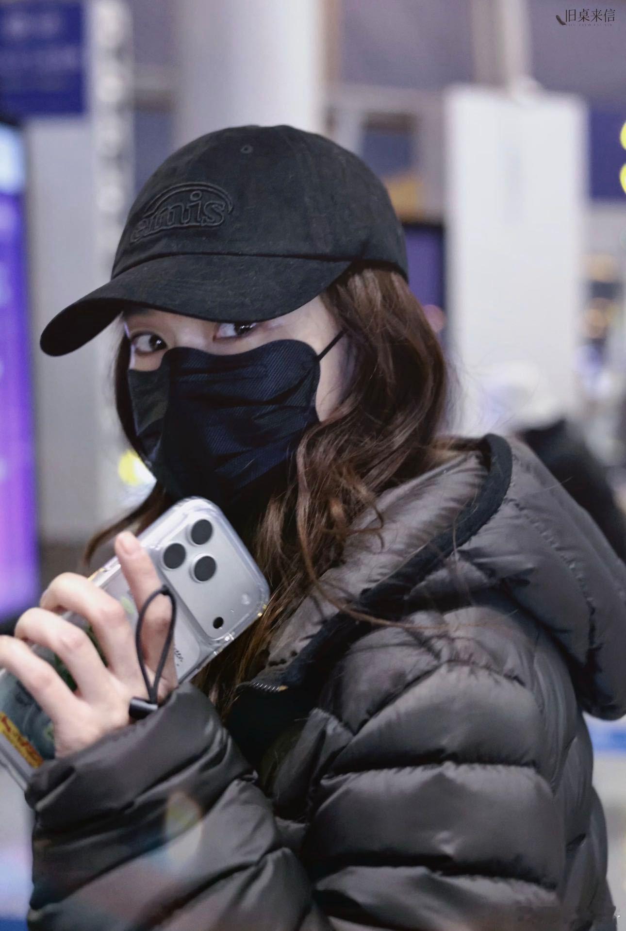 真的被张佳宁和粉丝的互动戳到了！她从不摆明星架子，把粉丝的礼物好好保存，粉丝也懂