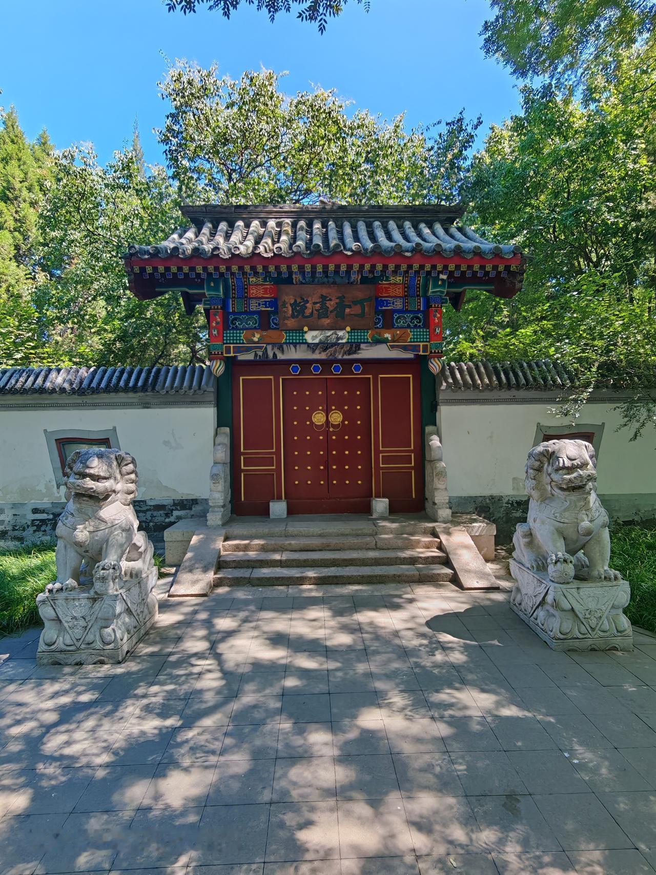 宣武艺园真的是个宝藏公园！它藏在槐柏树街，原址是善果寺，历史超悠久，清顺治时还是