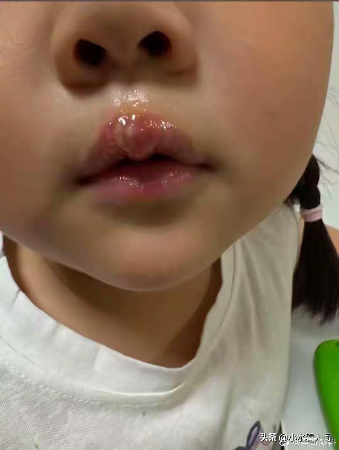 这位幼儿园老师管理手段真特别！


徐州丰县机关幼儿园的一位女老师，在午餐休息时