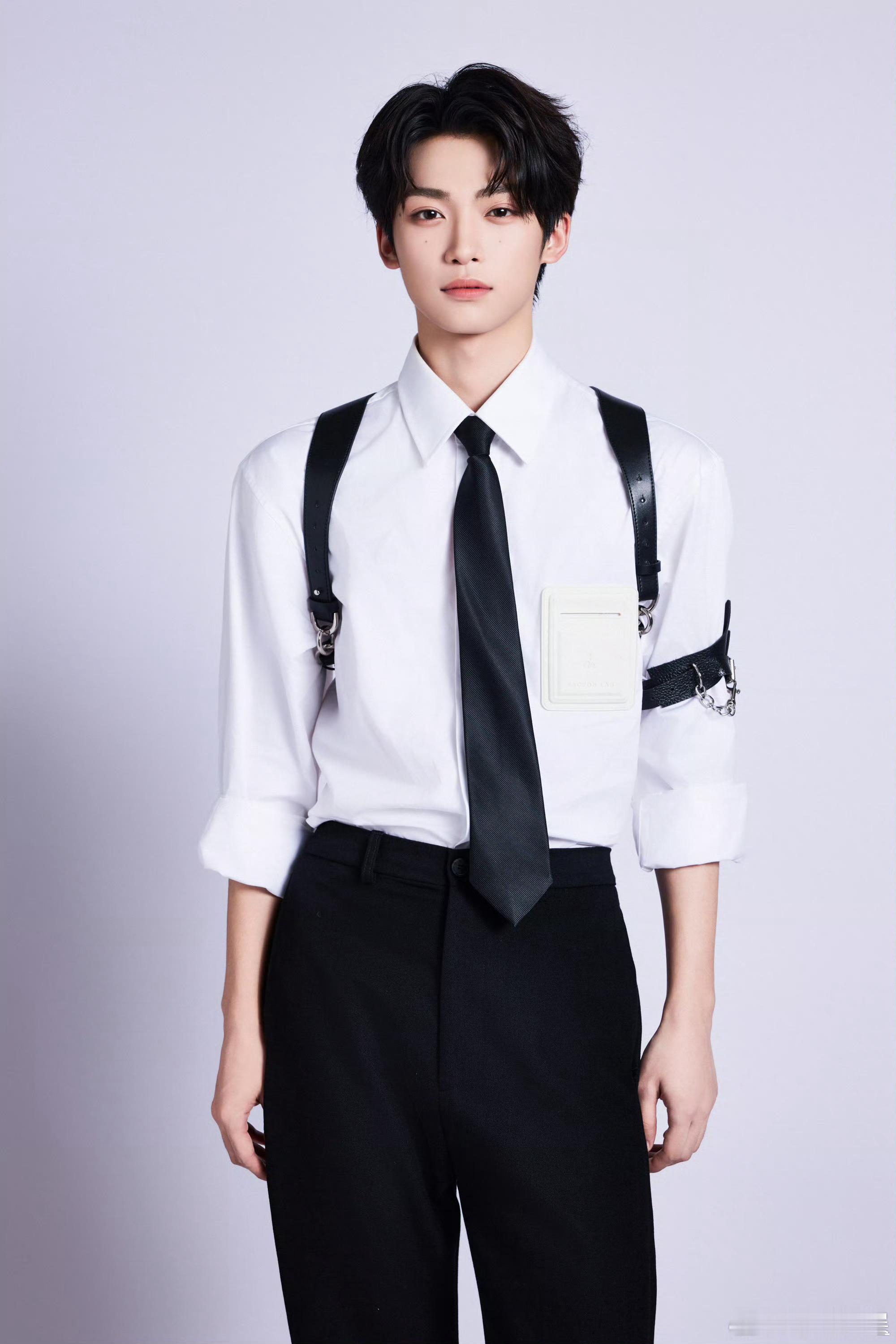 梓渝还差一件披风一个面具梓渝万圣节制服造型梓渝万圣节制服造型，我去， ​​​