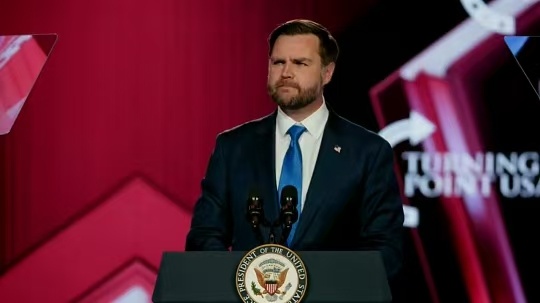 2024年，当时还是美国联邦参议员的万斯曾在出席活动时表示：“我们正在不知不觉地