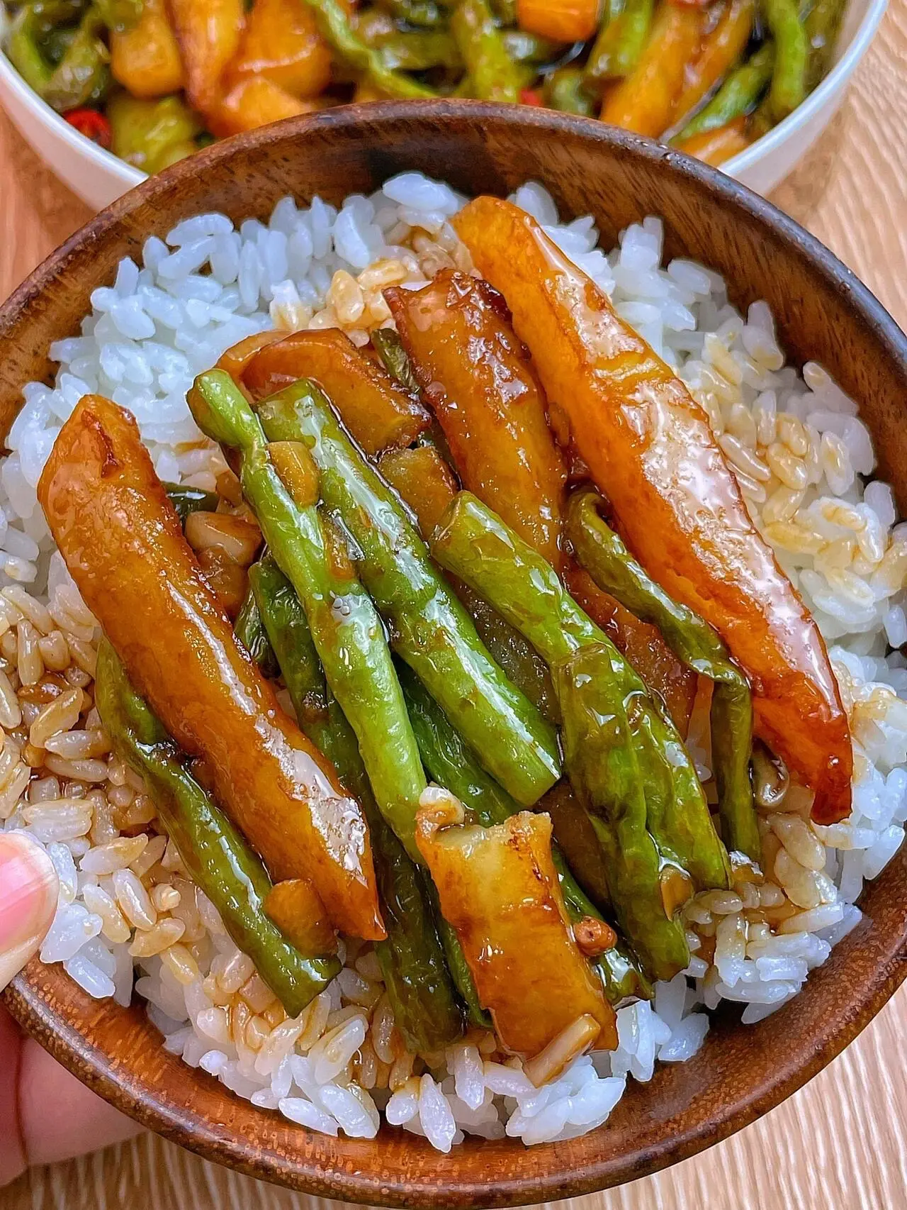 这个豆角炖土豆真的是一绝！虽然没有肉，但是也巨香，嘎嘎下饭