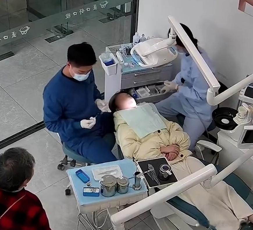 仅收280元牙医回应女孩将复查3次被这个牙医狠狠圈粉了！280 元还包三次复查，