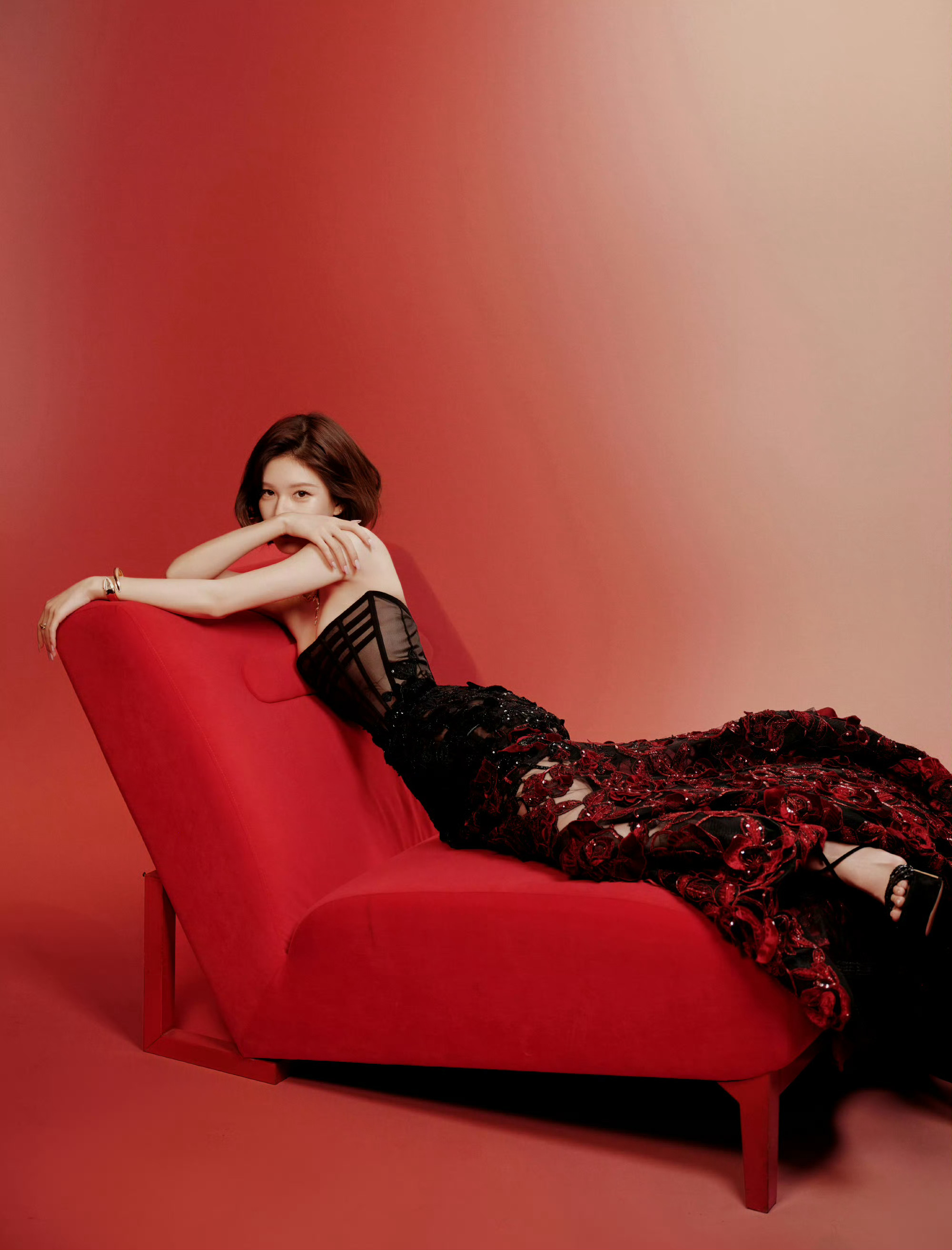 赵露思  x  时尚芭莎来自中国年度盛典赵露思身穿Elie Saab 2026秋