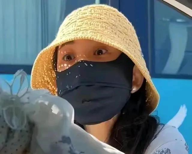 难道要大反转了吗？
这两天发现为打人的路虎女洗白、发声的越来越多。
有种山雨欲来