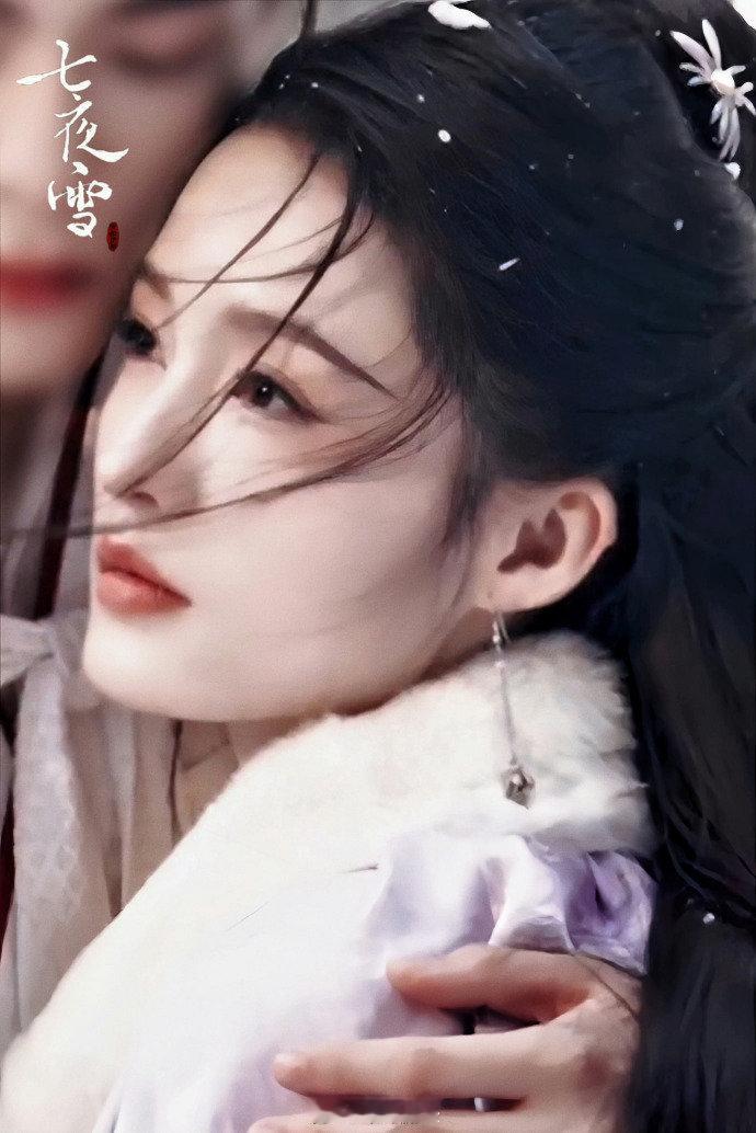 #李沁 开在绝境里的花# 李沁饰演的薛紫夜，像是绝境之中绽放的寒梅，历经寒冬暴雪