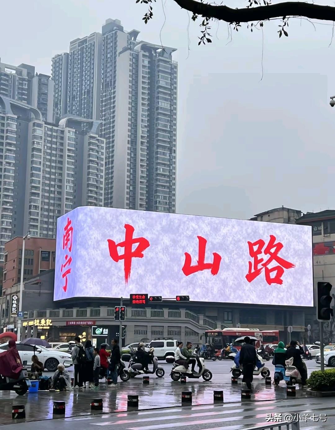 广西需要一个强大都市圈去应对周边的虹吸！
在华南地区，大湾区经济活跃，每年吸引了