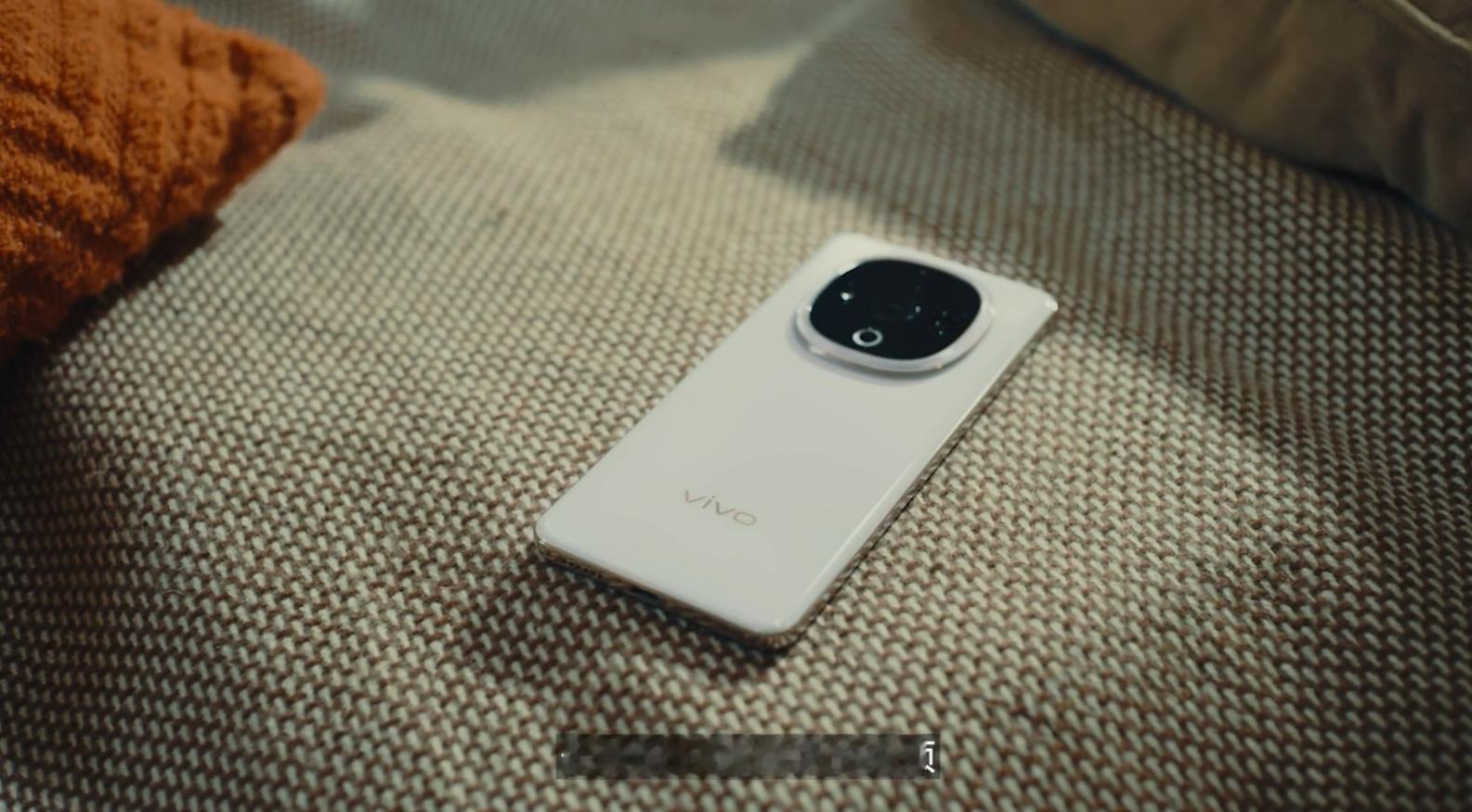 vivo这个新的Y300，直接能够实现反向充电了就。用我的手机给你手机充电[淡淡