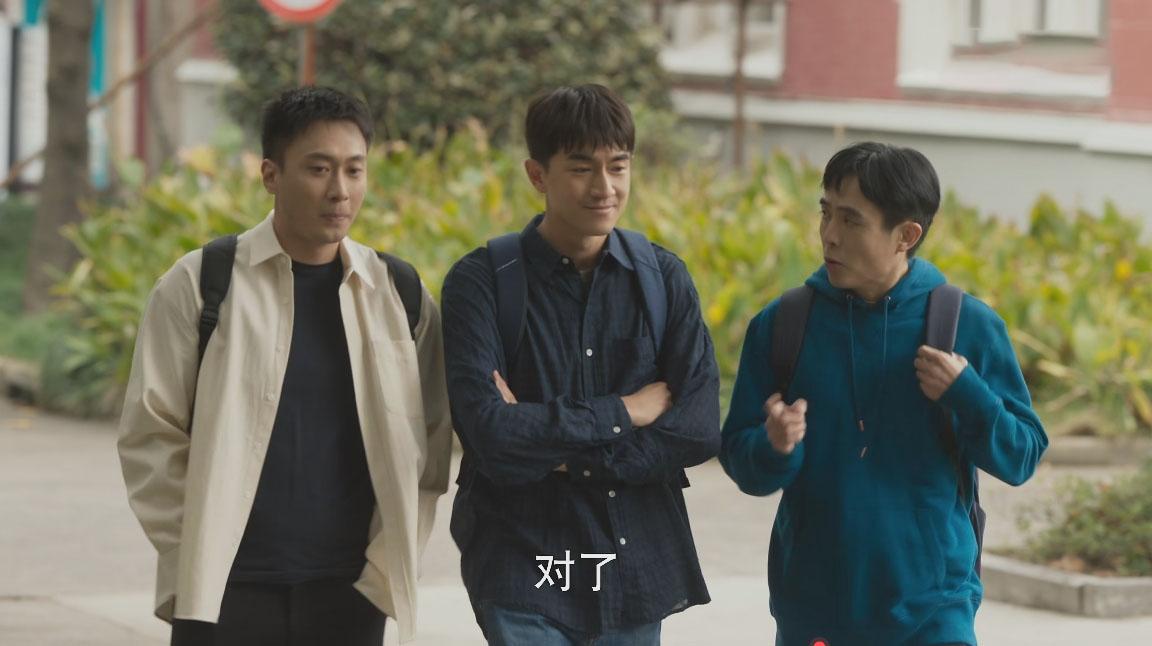 比起古装剧，林更新更适合现代剧，比如最近热播的《玫瑰的故事》林更新在里面扮演的方
