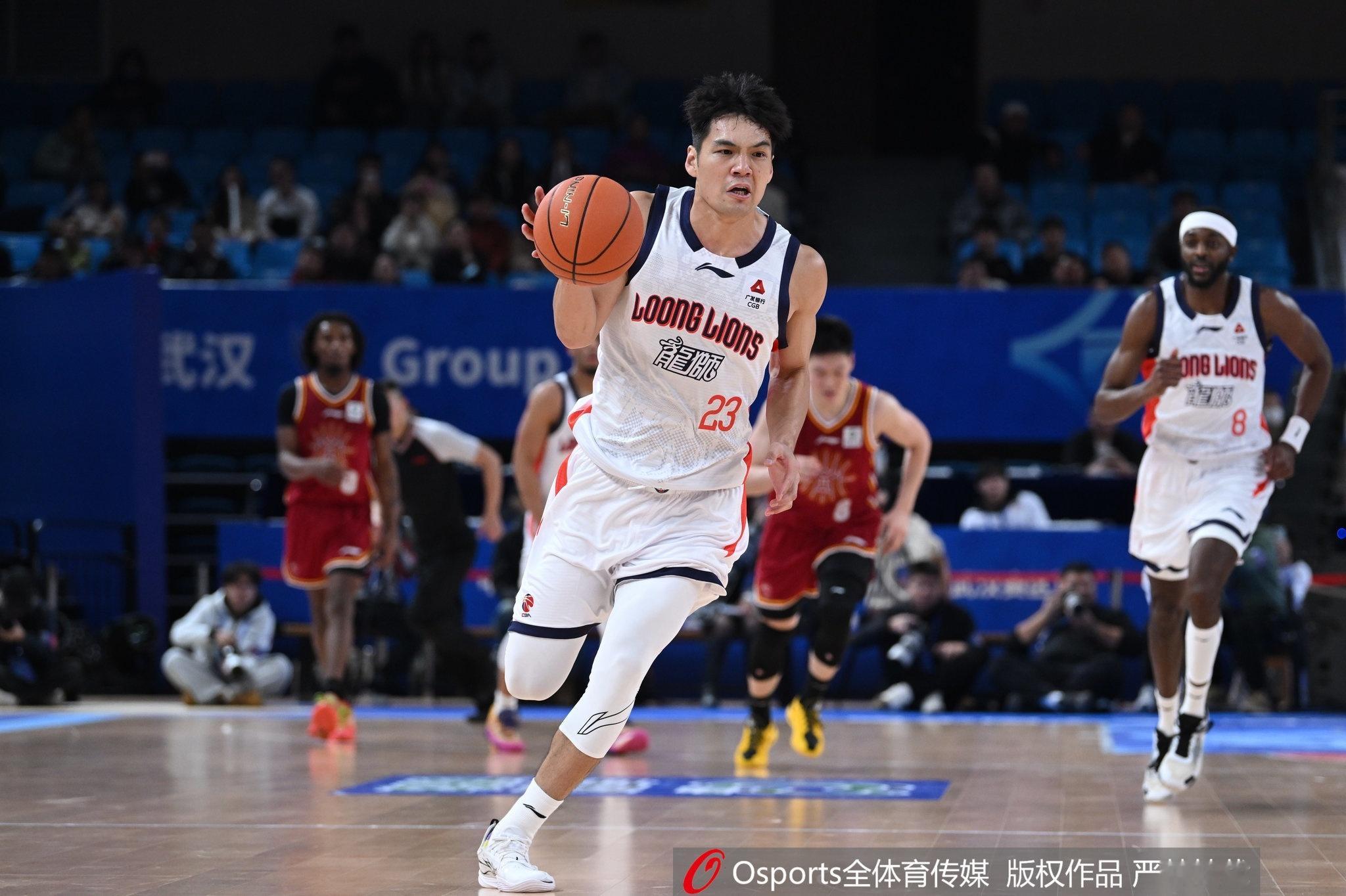 诺威尔39分！山西成为第一支晋级cba俱乐部杯 八强的球队。广州龙狮结束杯赛之旅