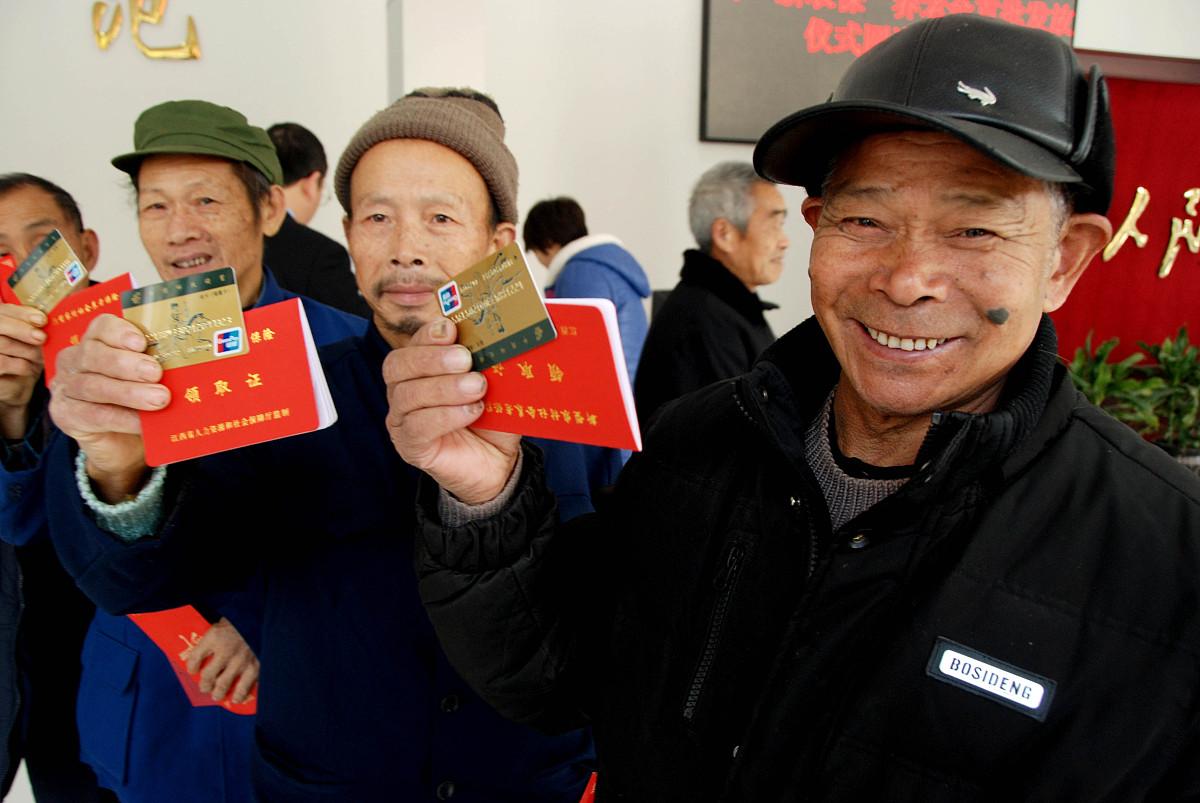 整个七月，不少退休群体始终纠结养老金调整通知迟迟未落地的问题，各类猜测层出不穷。