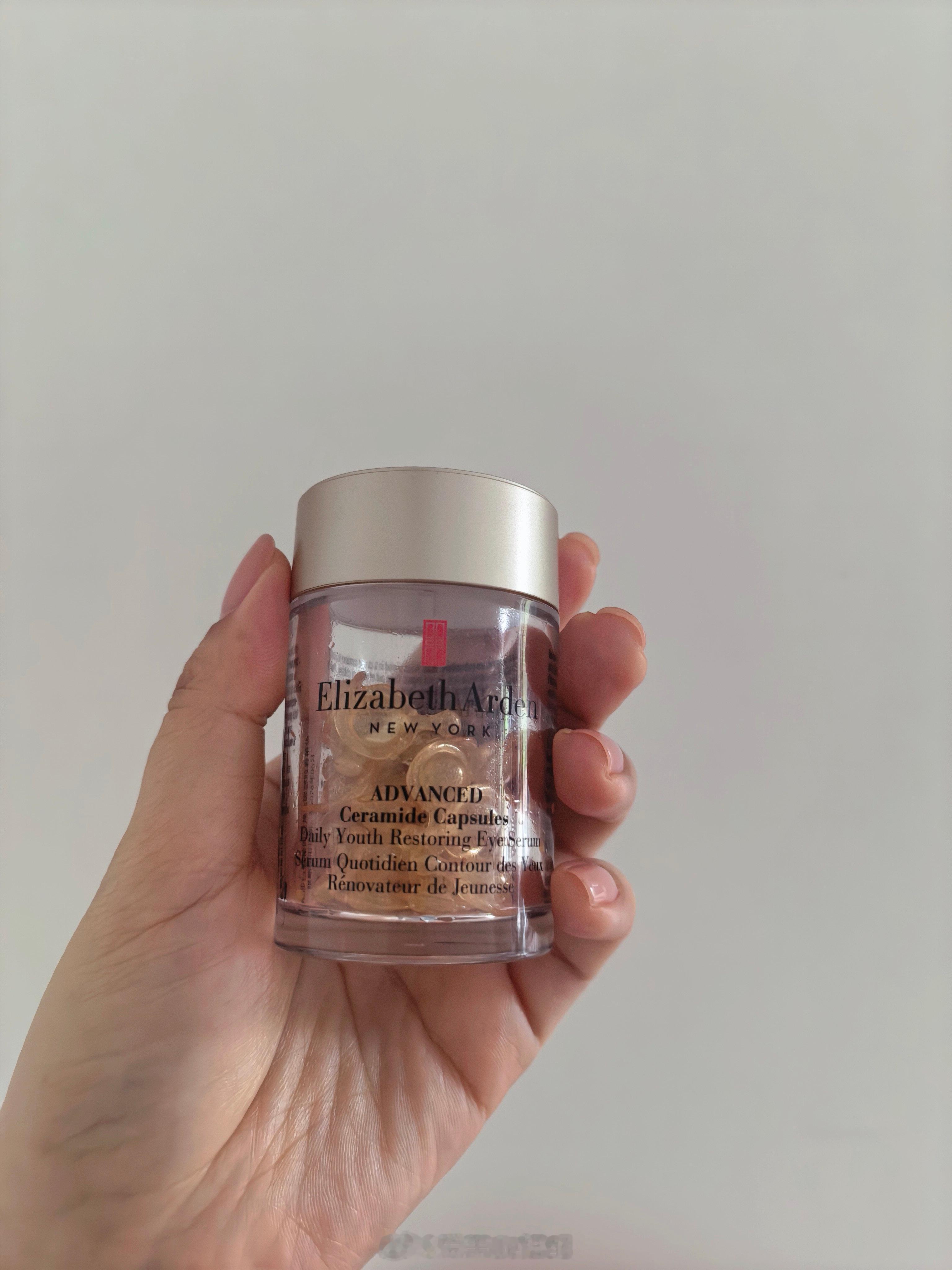 上周写我日常用的护肤品，今天想起了漏掉了一个很重要的产品，也是我用了超过十年的—